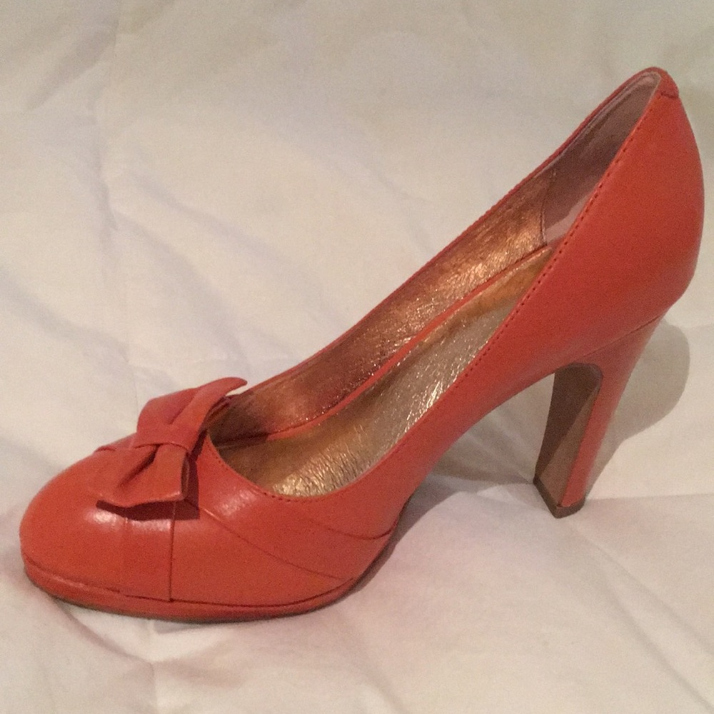 Orange pumps with leather bow